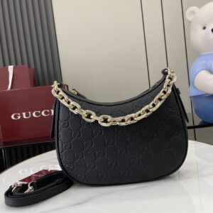 GUCCI EMBLEM MEDIUM SHOULDER BAG