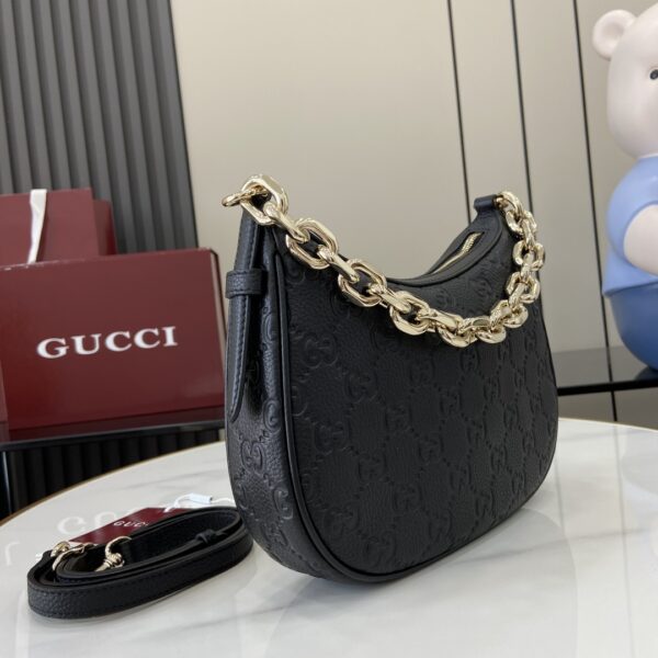 GUCCI EMBLEM MEDIUM SHOULDER BAG