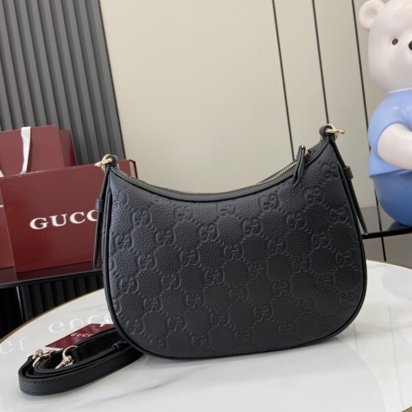 GUCCI EMBLEM MEDIUM SHOULDER BAG