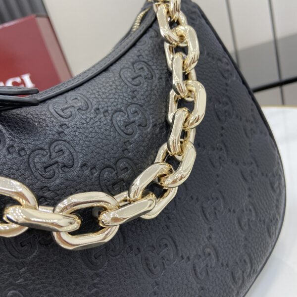 GUCCI EMBLEM MEDIUM SHOULDER BAG