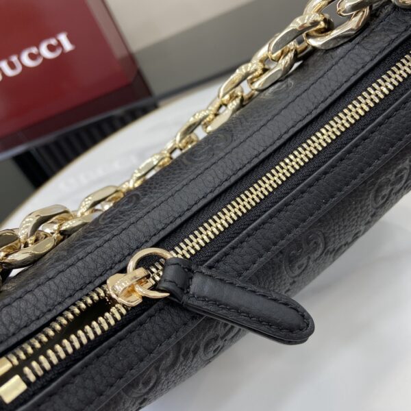 GUCCI EMBLEM MEDIUM SHOULDER BAG