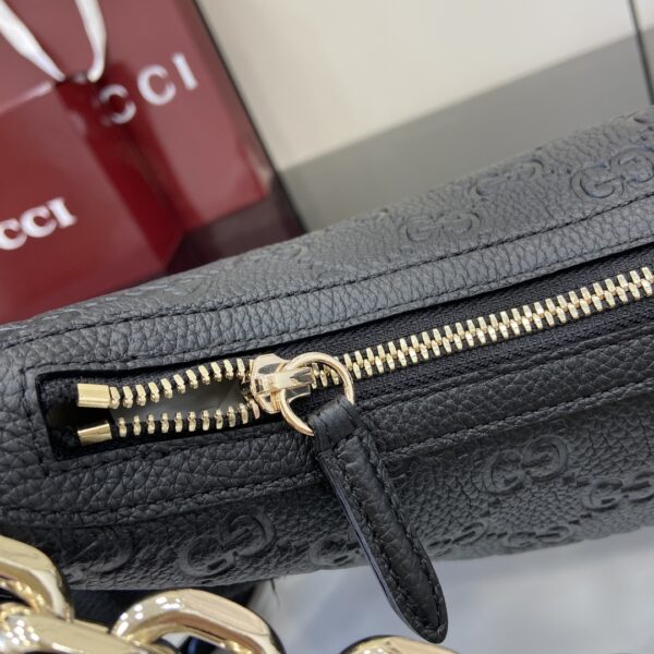 GUCCI EMBLEM LARGE SHOULDER BAG