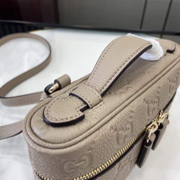 GUCCI EMBLEM SMALL BAG