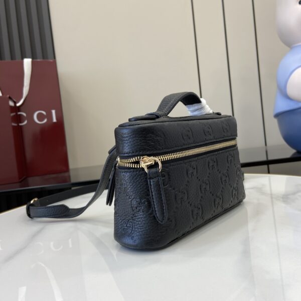 GUCCI EMBLEM SMALL BAG