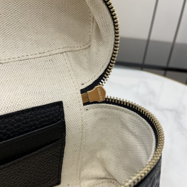 GUCCI EMBLEM SMALL BAG
