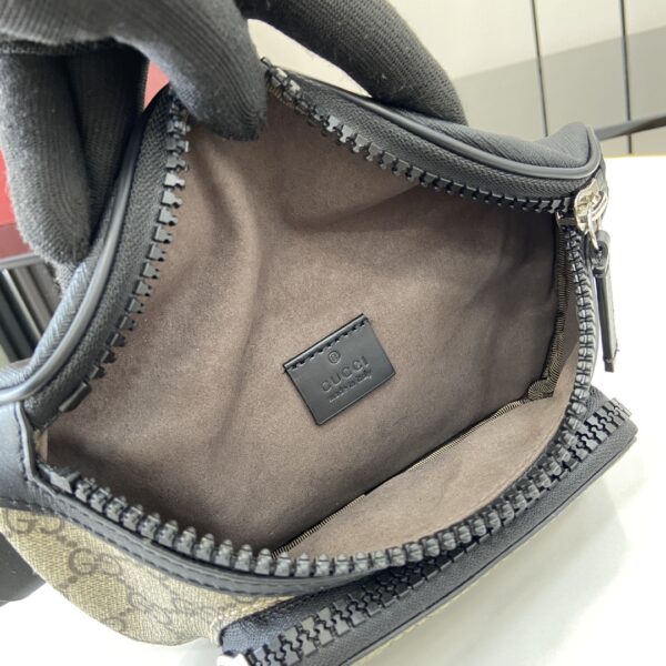 GUCCI GG Supreme Belt Bag