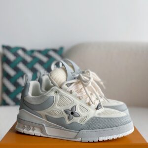 Monogram Trainer Hellgrauer Sneaker