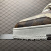 Low-top casual sneakers