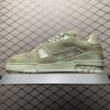 Low-top casual sneakers
