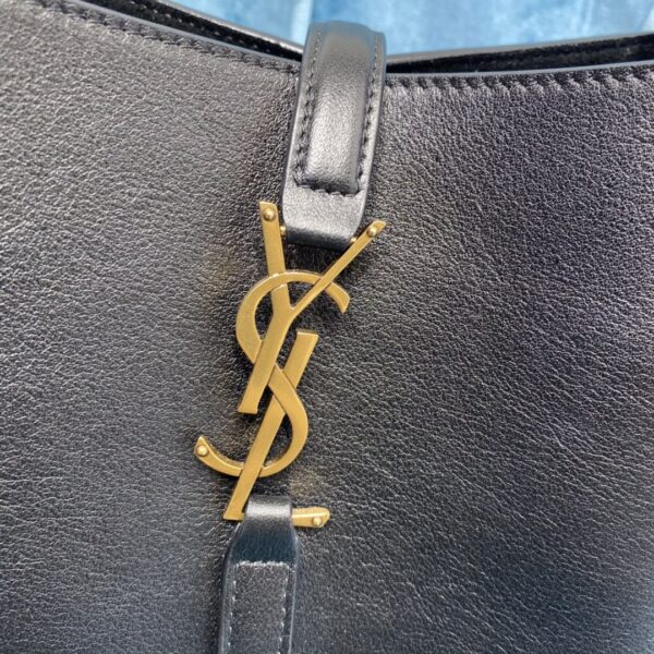 YSL LE5À7 SOFT SMALL Hobo Bag