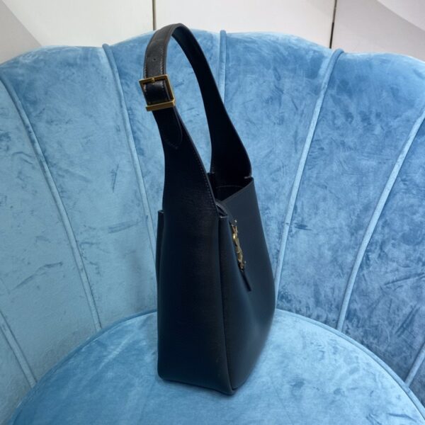 YSL LE5À7 SOFT SMALL Hobo Bag