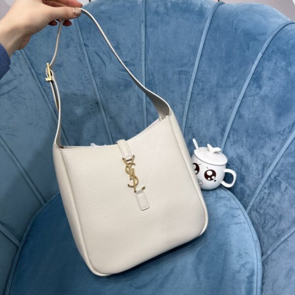 YSL LE5À7 SOFT SMALL Hobo Bag