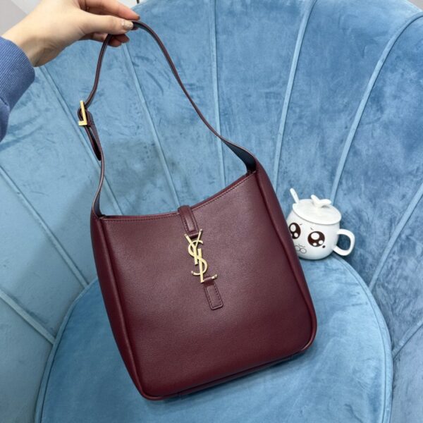 YSL LE5À7 SOFT SMALL Hobo Bag