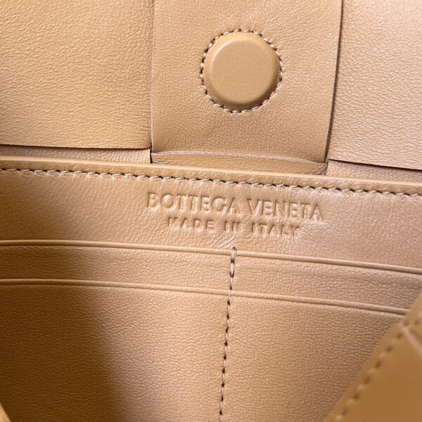 Bottega Veneta BV Cassette Pouch On Strap
