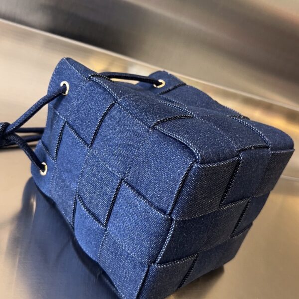 Bottega Veneta BV Small Cassette Cross-Body Bucket
