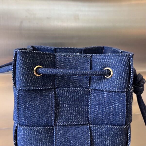 Bottega Veneta BV Small Cassette Cross-Body Bucket