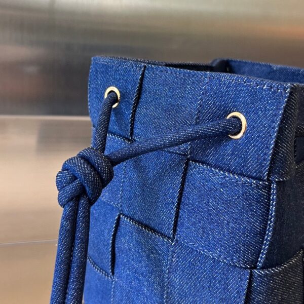 Bottega Veneta BV Small Cassette Cross-Body Bucket
