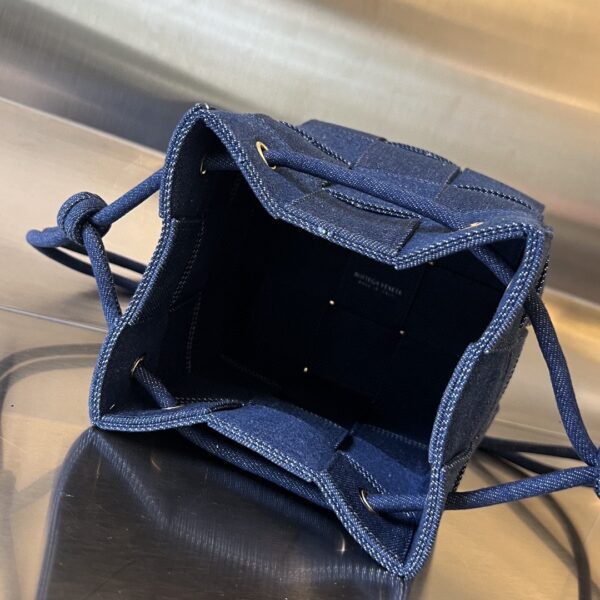 Bottega Veneta BV Small Cassette Cross-Body Bucket