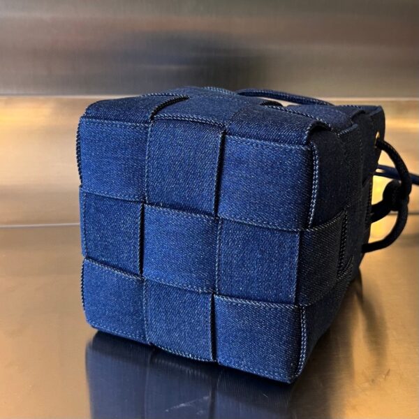 Bottega Veneta BV Small Cassette Cross-Body Bucket