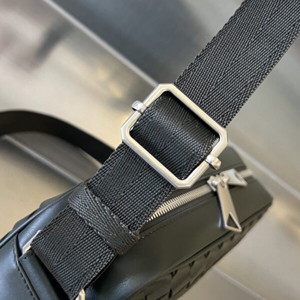 Bottega Veneta BV Small Intrecciato Camera Bag