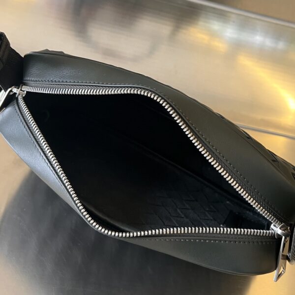 Bottega Veneta BV Small Intrecciato Camera Bag