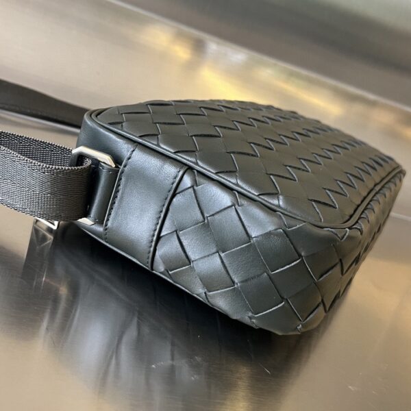 Bottega Veneta BV Small Intrecciato Camera Bag
