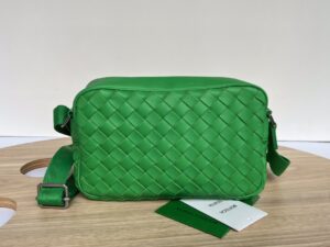 Bottega Veneta BV Small Intrecciato Camera Bag