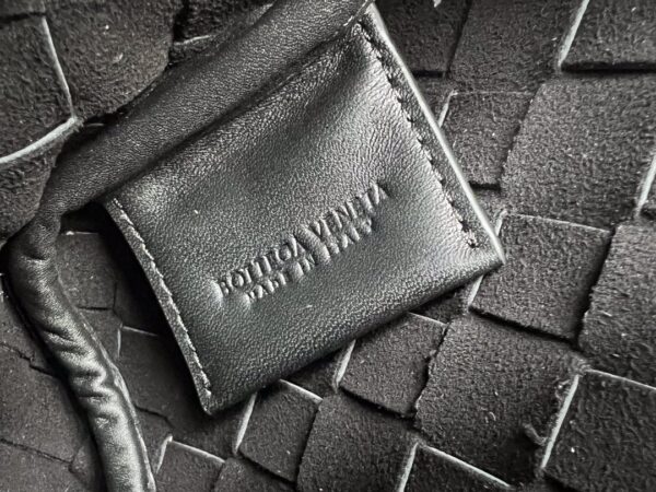 Bottega Veneta BV Small Intrecciato Camera Bag