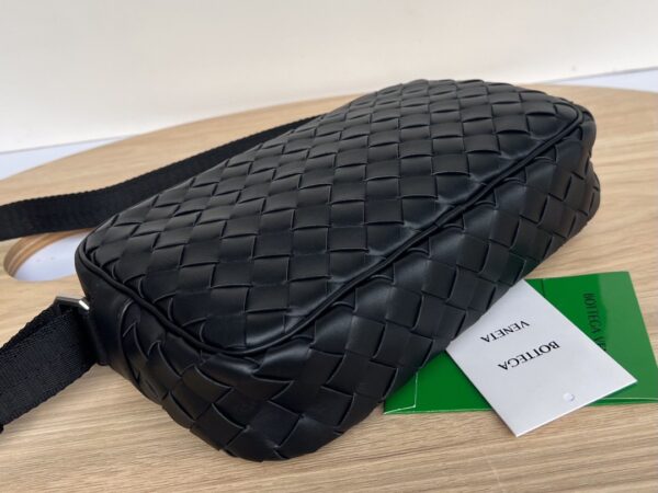 Bottega Veneta BV Small Intrecciato Camera Bag