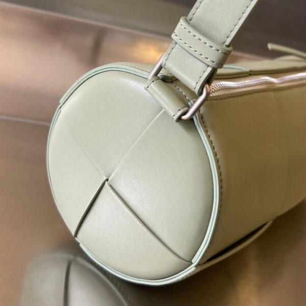 BOTTEGA VENETA BV Medium Canette bag