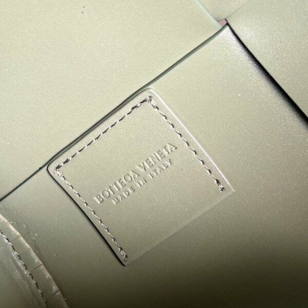 BOTTEGA VENETA BV Medium Canette bag