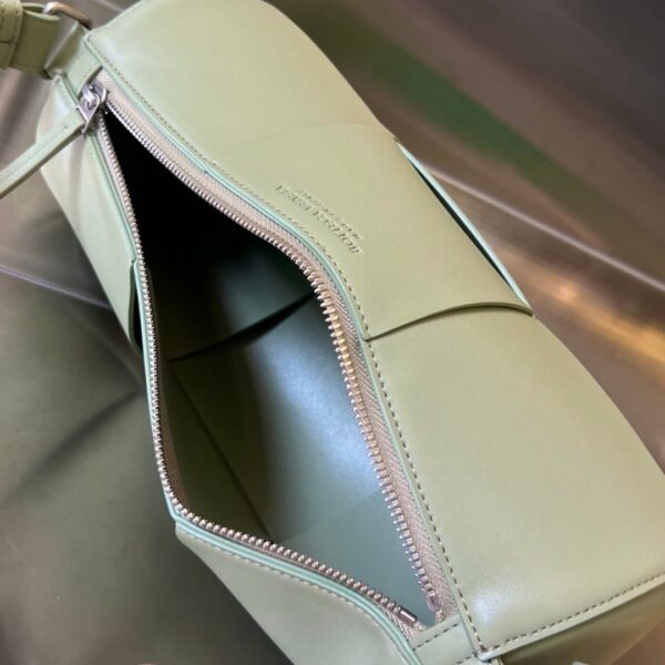 BOTTEGA VENETA BV Medium Canette bag