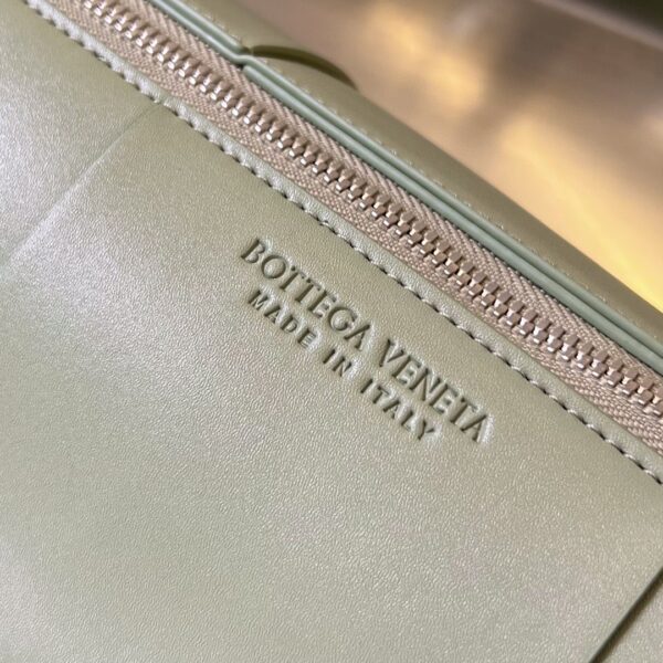 BOTTEGA VENETA BV Medium Canette bag