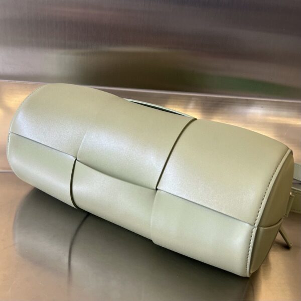 BOTTEGA VENETA BV Medium Canette bag