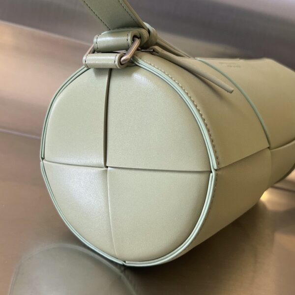 BOTTEGA VENETA BV Medium Canette bag