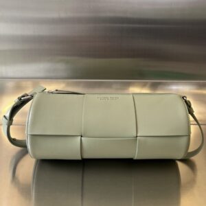 BOTTEGA VENETA BV Medium Canette bag