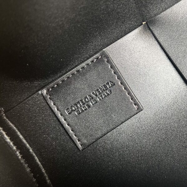 BOTTEGA VENETA BV Medium Canette bag