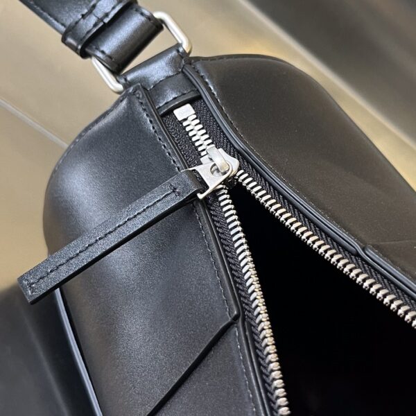 BOTTEGA VENETA BV Medium Canette bag