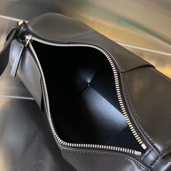 BOTTEGA VENETA BV Medium Canette bag