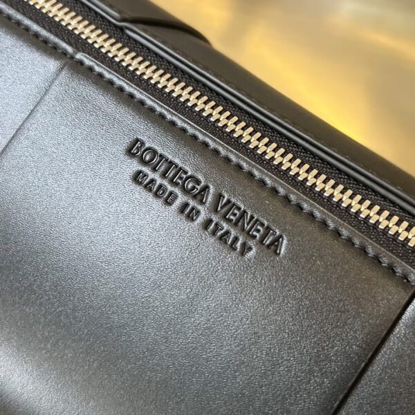 BOTTEGA VENETA BV Medium Canette bag