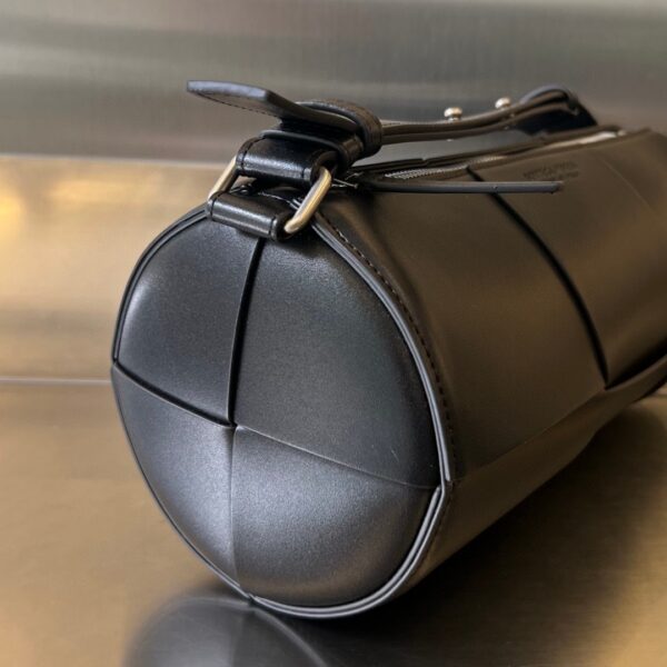 BOTTEGA VENETA BV Medium Canette bag
