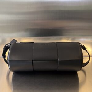BOTTEGA VENETA BV Medium Canette bag