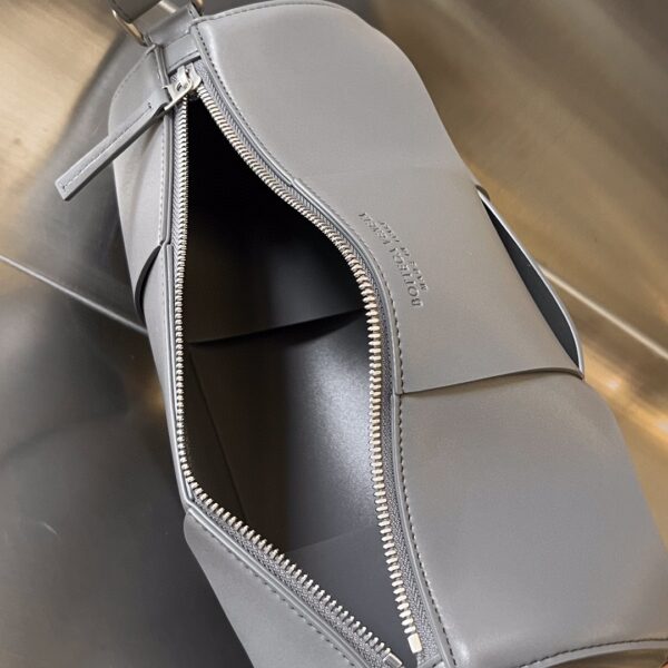 BOTTEGA VENETA BV Medium Canette bag
