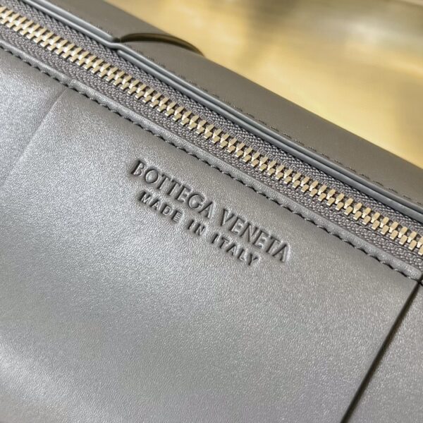 BOTTEGA VENETA BV Medium Canette bag