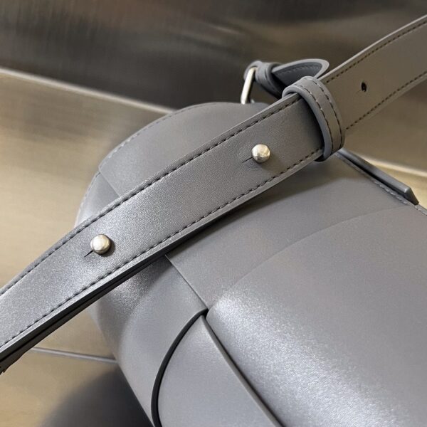 BOTTEGA VENETA BV Medium Canette bag