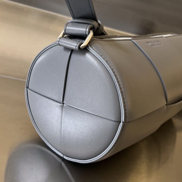 BOTTEGA VENETA BV Medium Canette bag