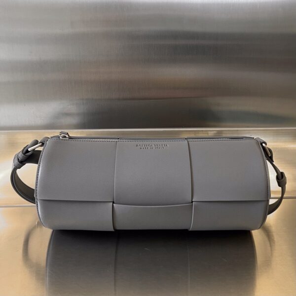 BOTTEGA VENETA BV Medium Canette bag