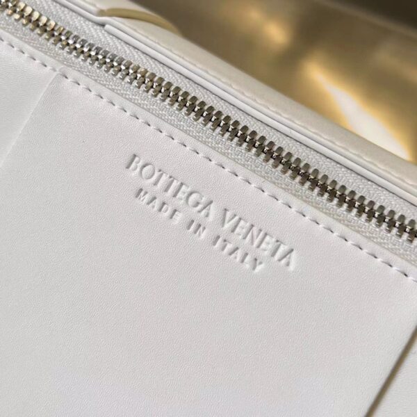 BOTTEGA VENETA BV Medium Canette bag