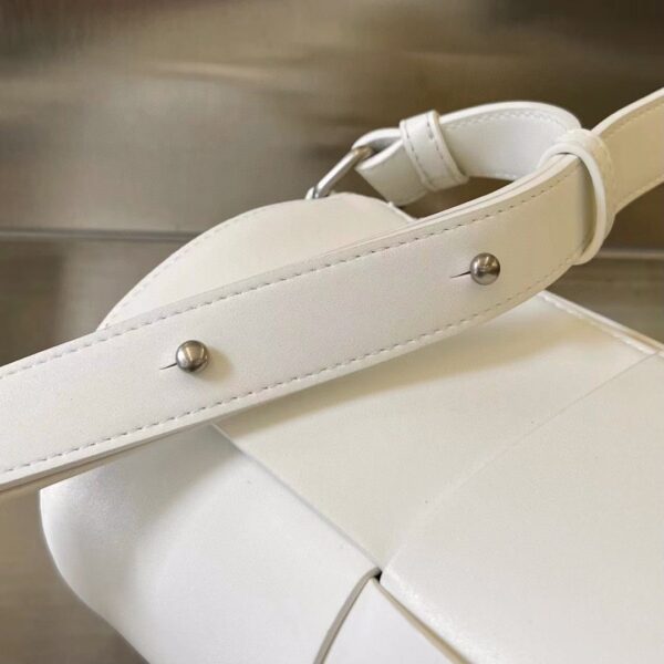 BOTTEGA VENETA BV Medium Canette bag