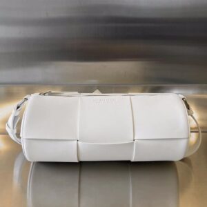 BOTTEGA VENETA BV Medium Canette bag